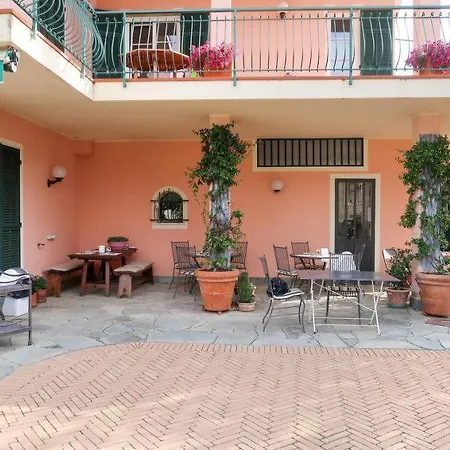 Holiday home Diano Evigno Sleeps 17 Pool Air Con Wifi Diano Borello