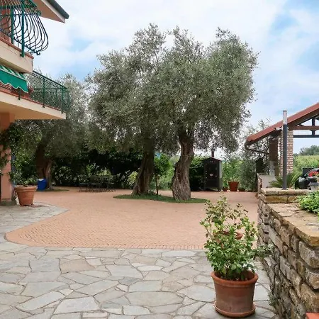 Holiday home Diano Evigno Sleeps 17 Pool Air Con Wifi Diano Borello