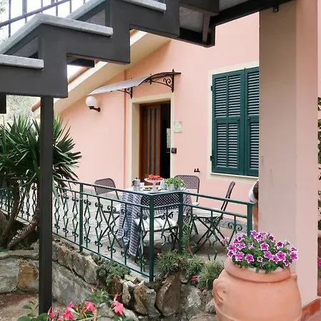 Diano Evigno Sleeps 17 Pool Air Con Wifi Holiday home Diano Borello