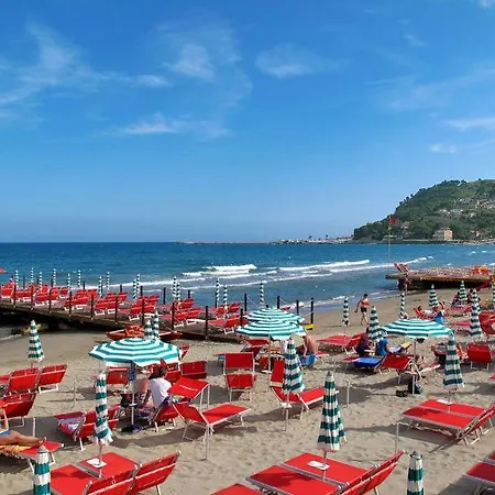 Holiday home Diano Evigno Sleeps 17 Pool Air Con Wifi *